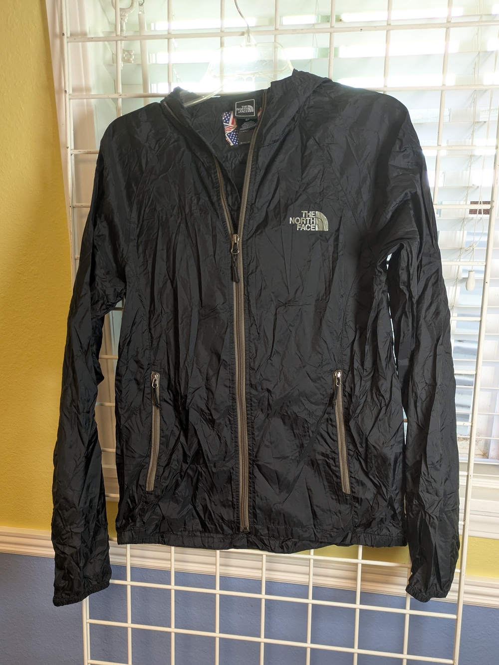 The North Face Women's Black Packable Hooded Windbreaker Jacket